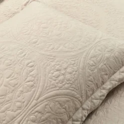 Medallion Scallop Oversized Embroidered Bedspread Set - Lush Décor 12 Medallion Scallop Oversized Embroidered Bedspread Set - Lush Décor -Chic Household Items GUEST 5ebf7c2a 35e6 4a13 974e 5b585da5b924