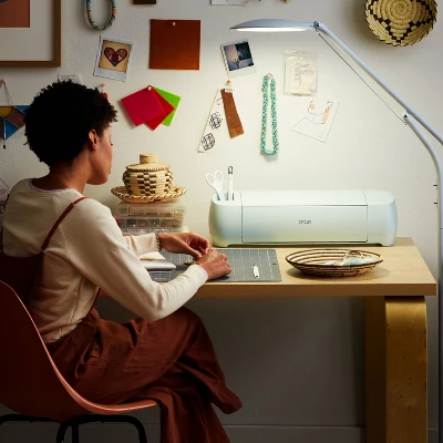 Cricut Bright 360 Ultimate LED Floor Lamp 4 Cricut Bright 360 Ultimate LED Floor Lamp - Image 4