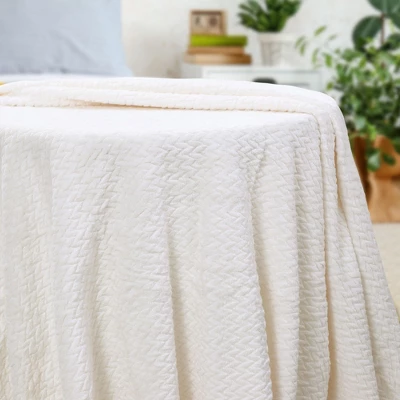 PiccoCasa New Luxury Leaves Fulls Fleece Warm Large Sofa Throw Blankets 5 PiccoCasa New Luxury Leaves Fulls Fleece Warm Large Sofa Throw Blankets - Image 5