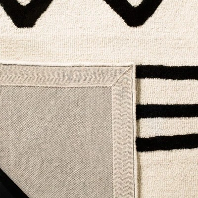 Safavieh Kids SFK907 Hand Tufted Area Rug - Safavieh 3 Safavieh Kids SFK907 Hand Tufted Area Rug - Safavieh - Image 3