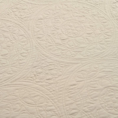 Medallion Scallop Oversized Embroidered Bedspread Set - Lush Décor 3 Medallion Scallop Oversized Embroidered Bedspread Set - Lush Décor - Image 3